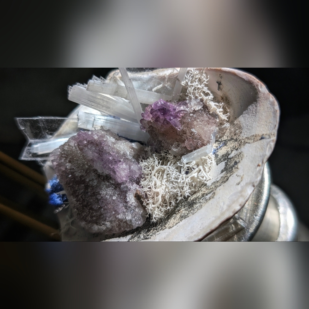 Amethyst & Selenite Crystals & Artificial Moss in Seashell